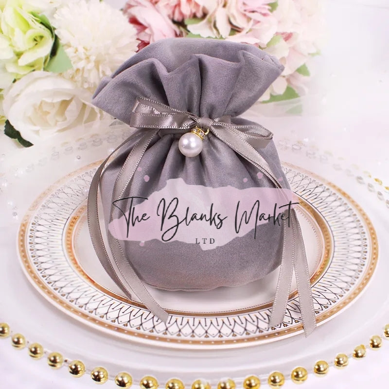 Velvet pouch with pearl