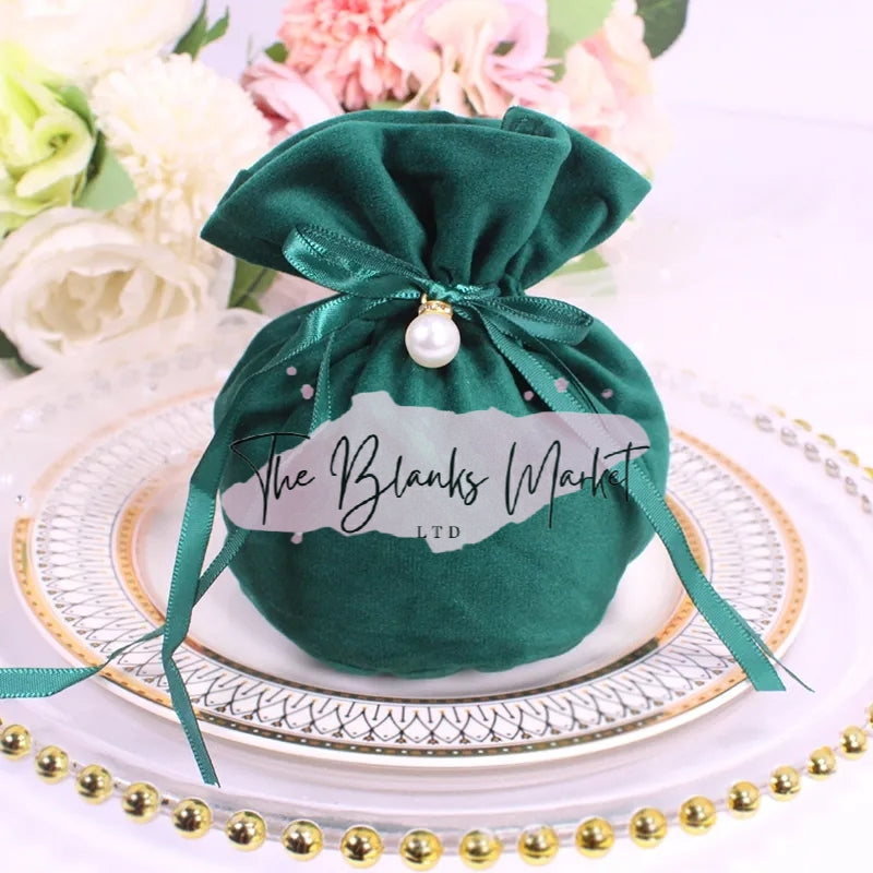 Velvet pouch with pearl