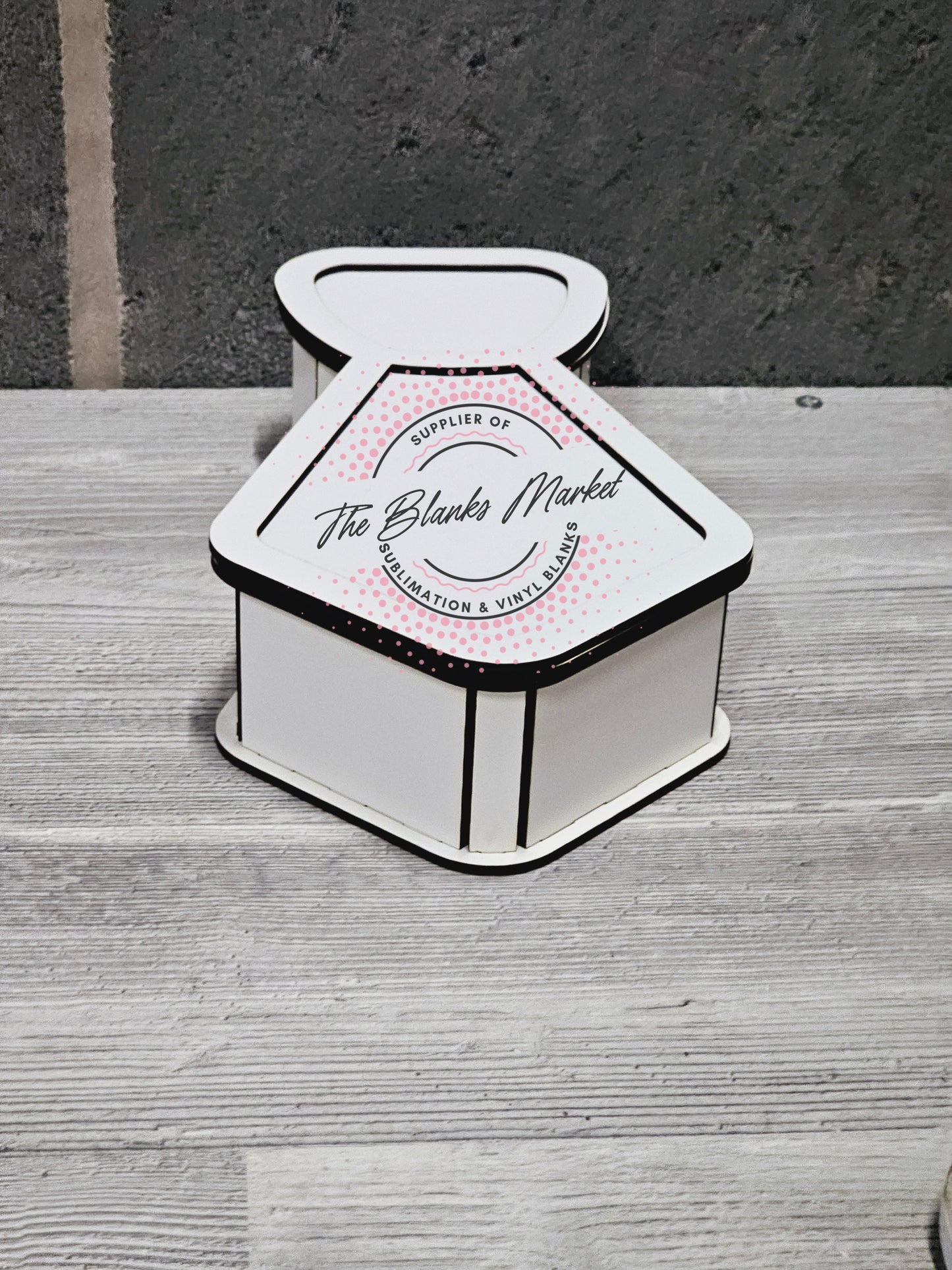 Tie shaped gift box