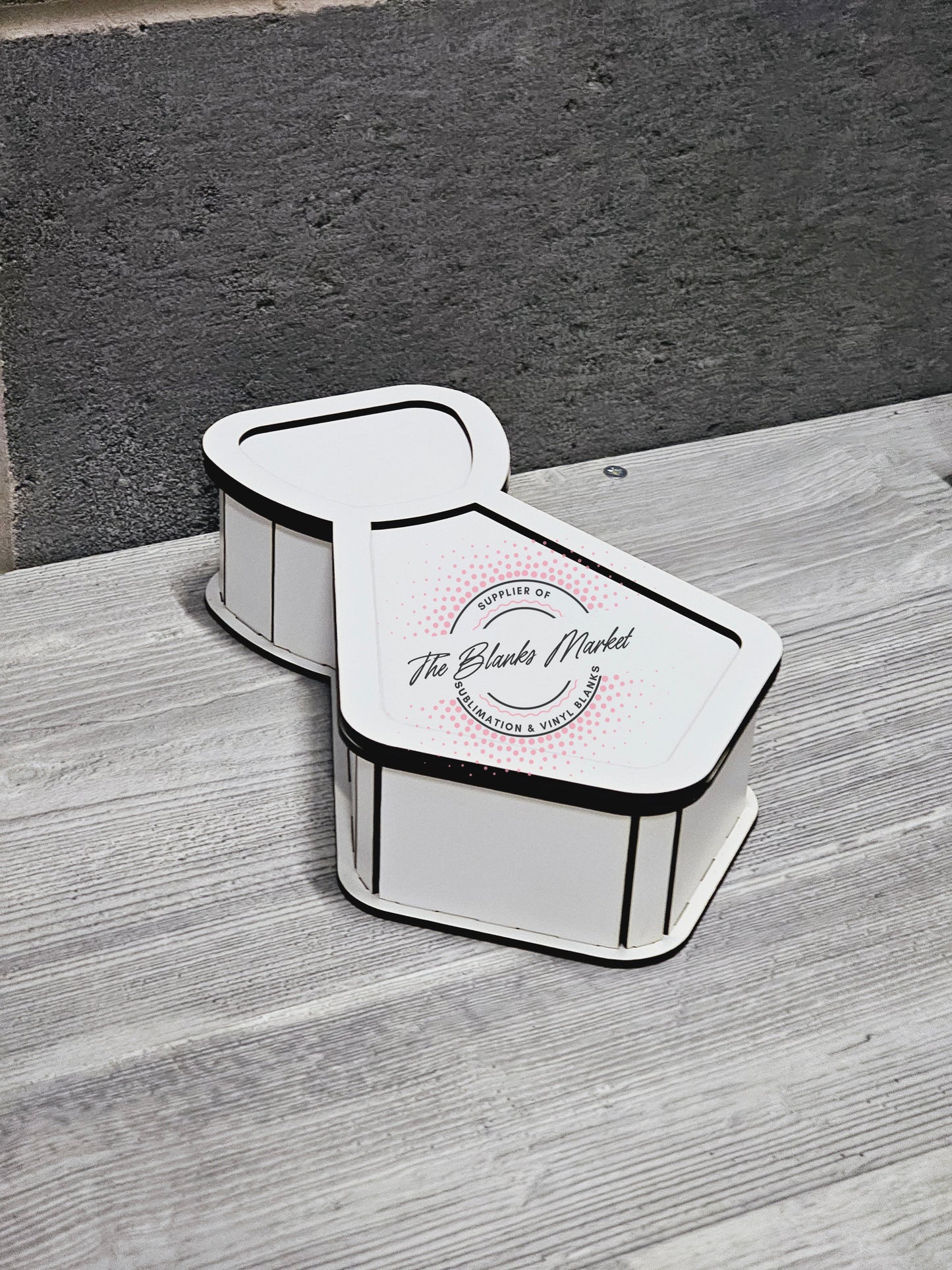 Tie shaped gift box