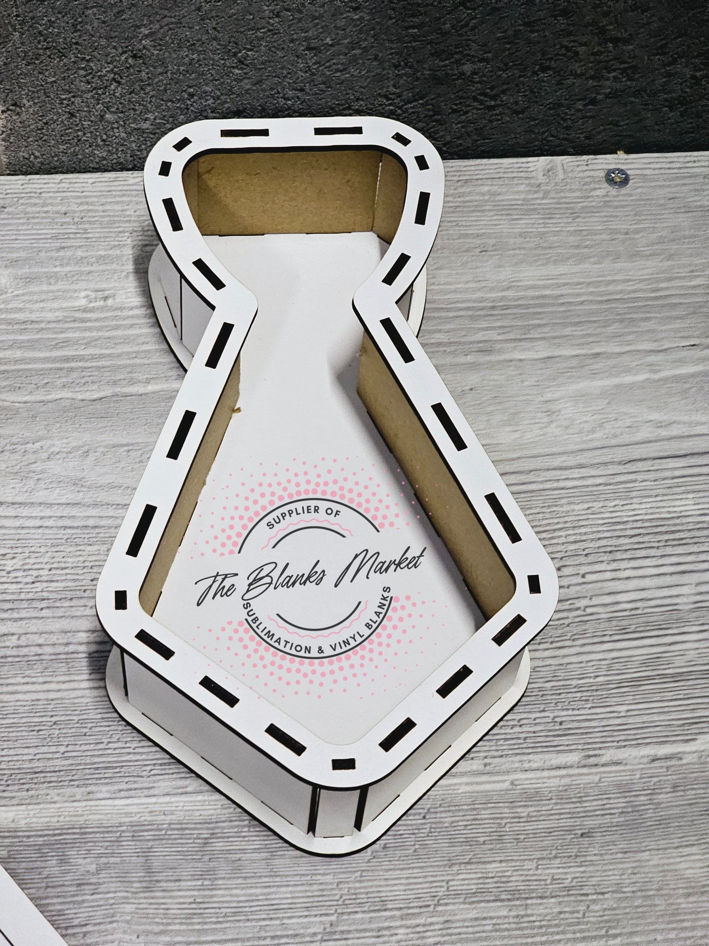 Tie shaped gift box