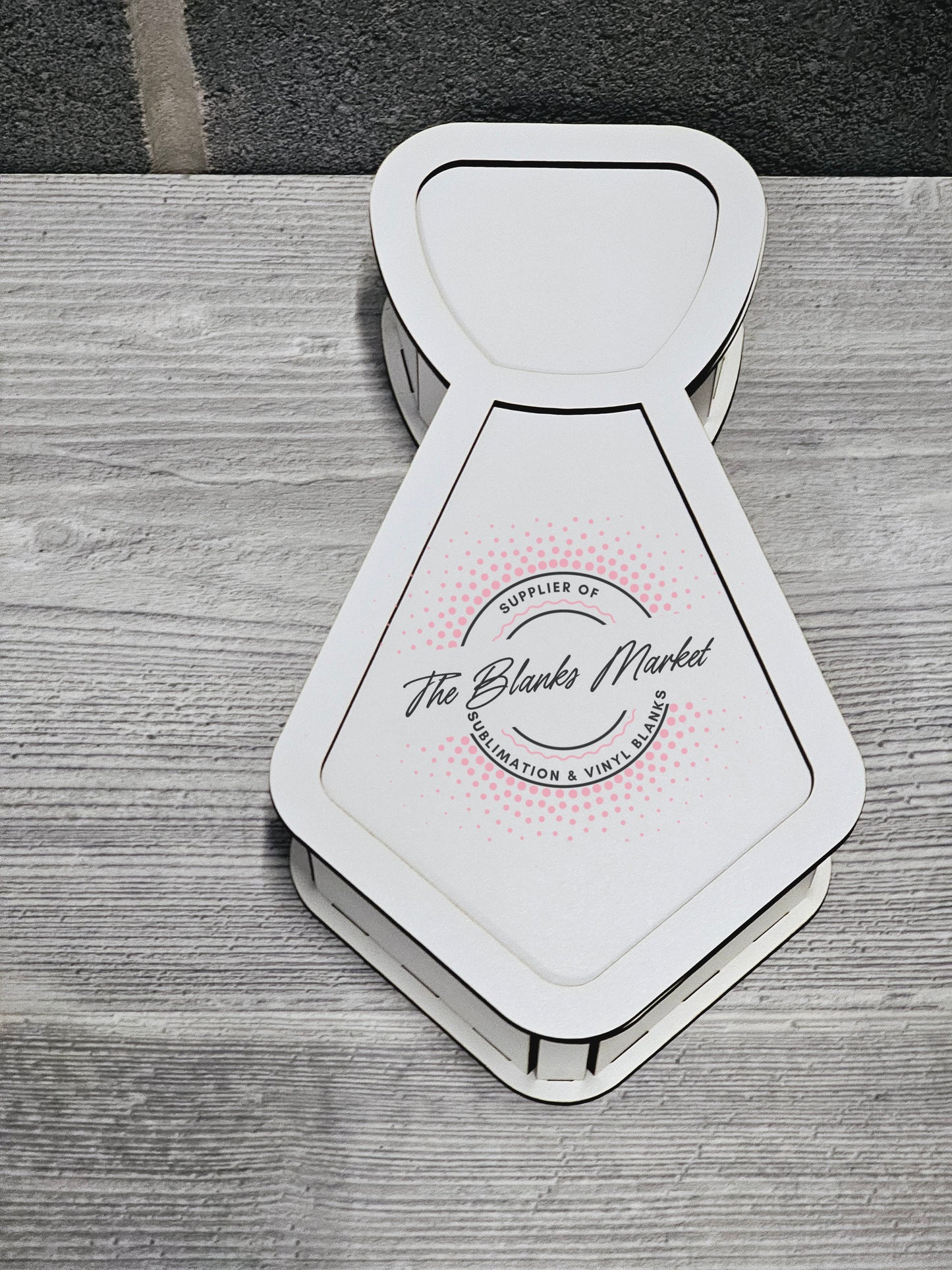 Tie shaped gift box