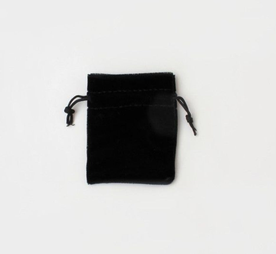 Black velvet pouch 9x7cm