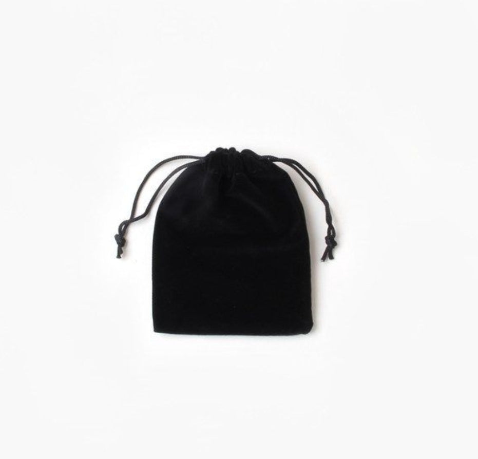 Black velvet pouch 12x9cm
