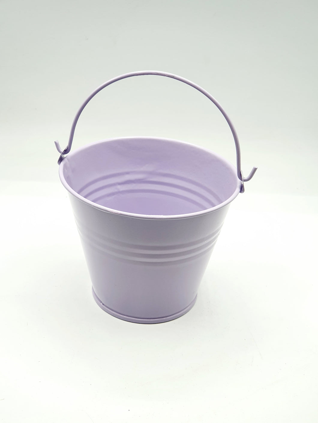 Bucket with handle