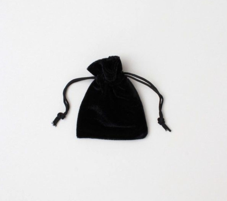 Black velvet pouch 9x7cm