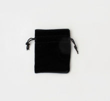 Load image into Gallery viewer, Black velvet pouch 9x7cm
