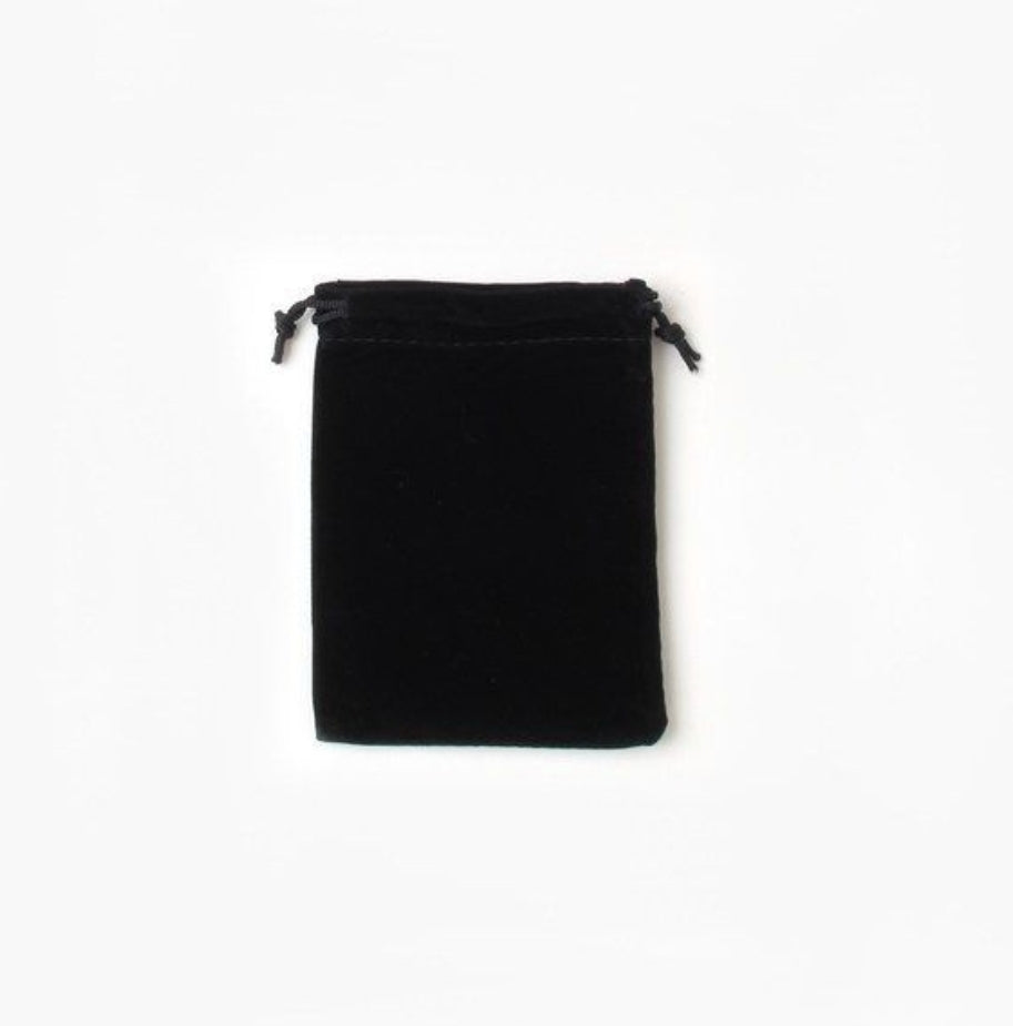 Black velvet pouch 12x9cm